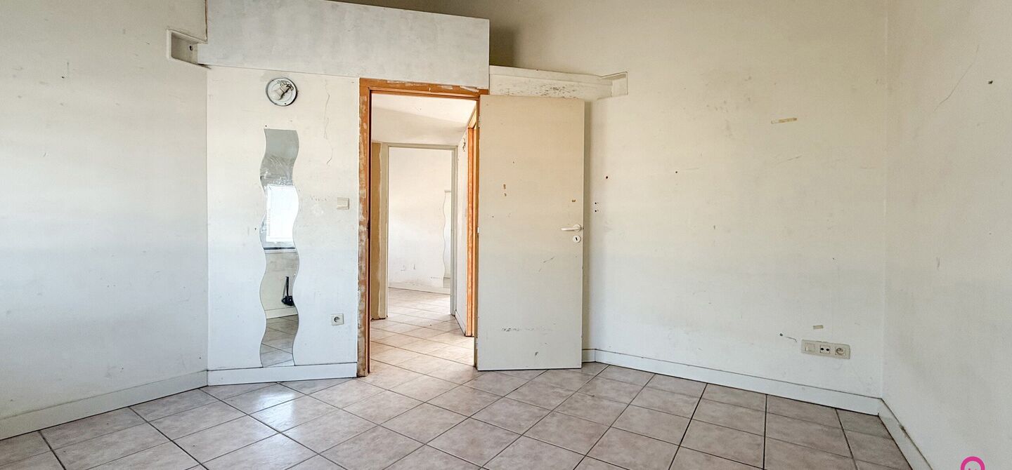 Te renoveren gezinswoning met grote tuin in rustige doodlopende straat in Alken

Welkom in Tulpenlaan 17, een woning met enorm veel potentieel, perfect voor wie op zoek is naar een huis dat volledig naar eigen smaak kan worden gerenoveerd. Gelegen in een 