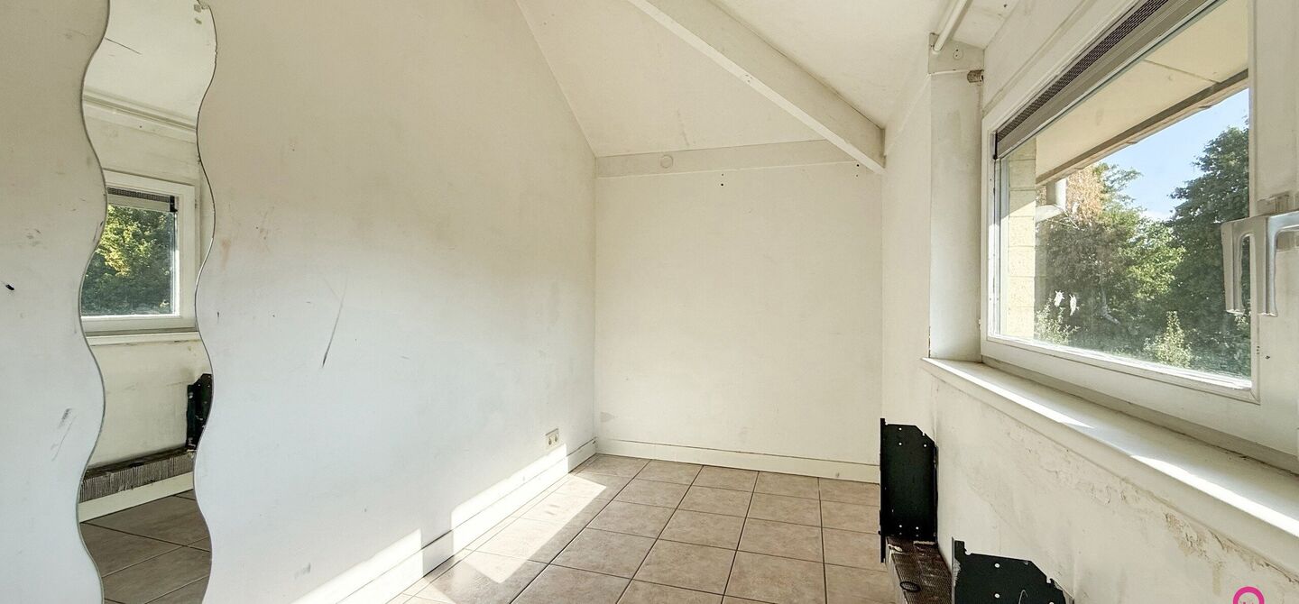 Te renoveren gezinswoning met grote tuin in rustige doodlopende straat in Alken

Welkom in Tulpenlaan 17, een woning met enorm veel potentieel, perfect voor wie op zoek is naar een huis dat volledig naar eigen smaak kan worden gerenoveerd. Gelegen in een 