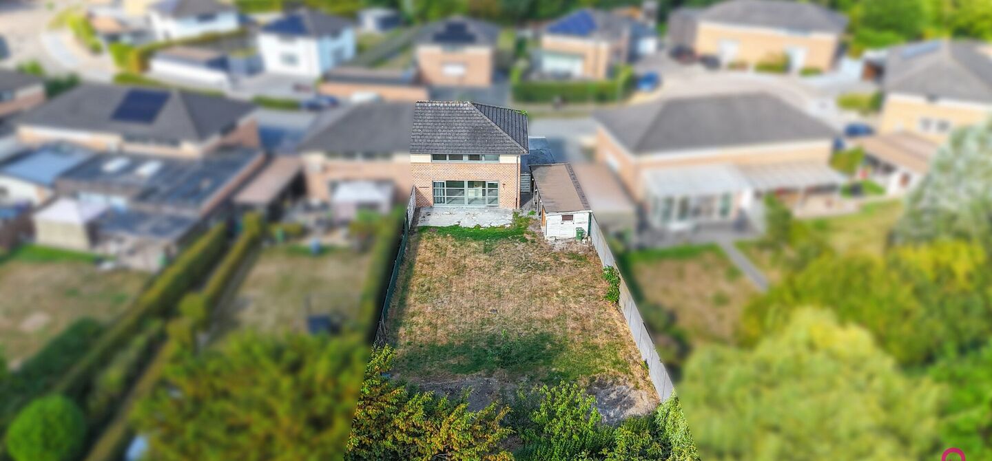 Te renoveren gezinswoning met grote tuin in rustige doodlopende straat in Alken

Welkom in Tulpenlaan 17, een woning met enorm veel potentieel, perfect voor wie op zoek is naar een huis dat volledig naar eigen smaak kan worden gerenoveerd. Gelegen in een 