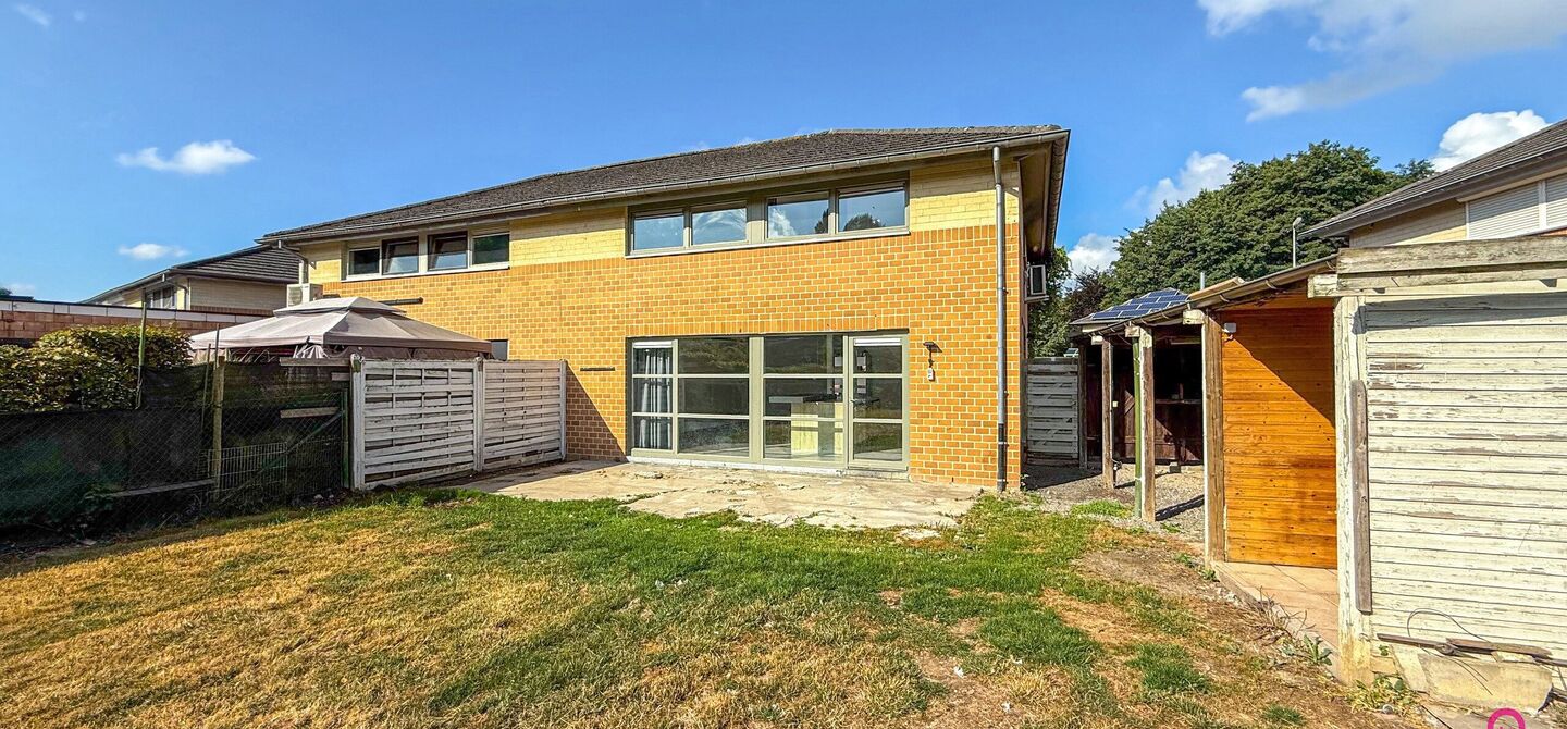 Te renoveren gezinswoning met grote tuin in rustige doodlopende straat in Alken

Welkom in Tulpenlaan 17, een woning met enorm veel potentieel, perfect voor wie op zoek is naar een huis dat volledig naar eigen smaak kan worden gerenoveerd. Gelegen in een 