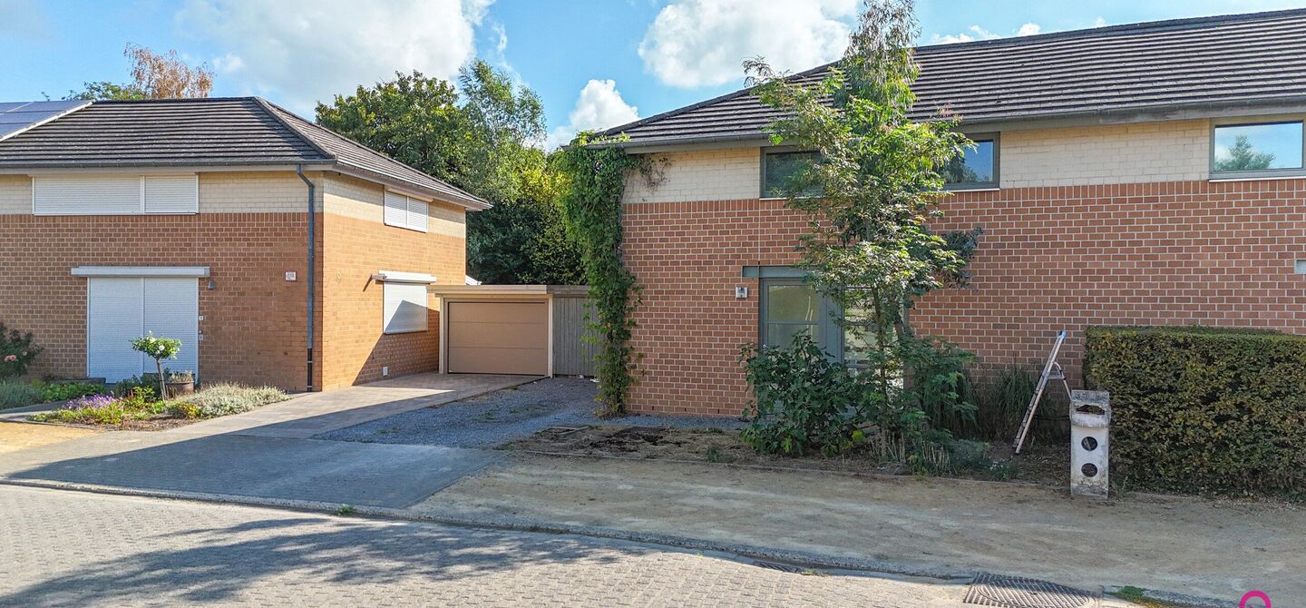 Te renoveren gezinswoning met grote tuin in rustige doodlopende straat in Alken

Welkom in Tulpenlaan 17, een woning met enorm veel potentieel, perfect voor wie op zoek is naar een huis dat volledig naar eigen smaak kan worden gerenoveerd. Gelegen in een 