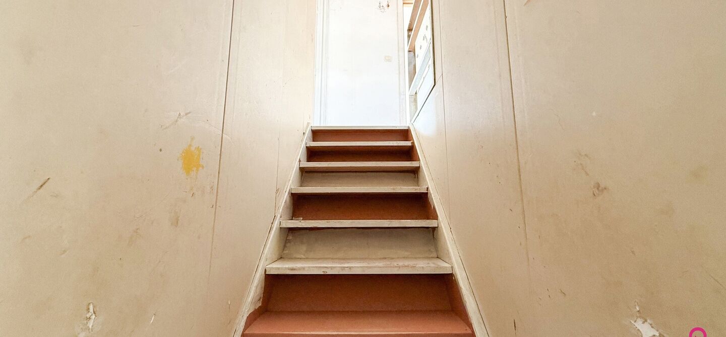 Te renoveren gezinswoning met grote tuin in rustige doodlopende straat in Alken

Welkom in Tulpenlaan 17, een woning met enorm veel potentieel, perfect voor wie op zoek is naar een huis dat volledig naar eigen smaak kan worden gerenoveerd. Gelegen in een 