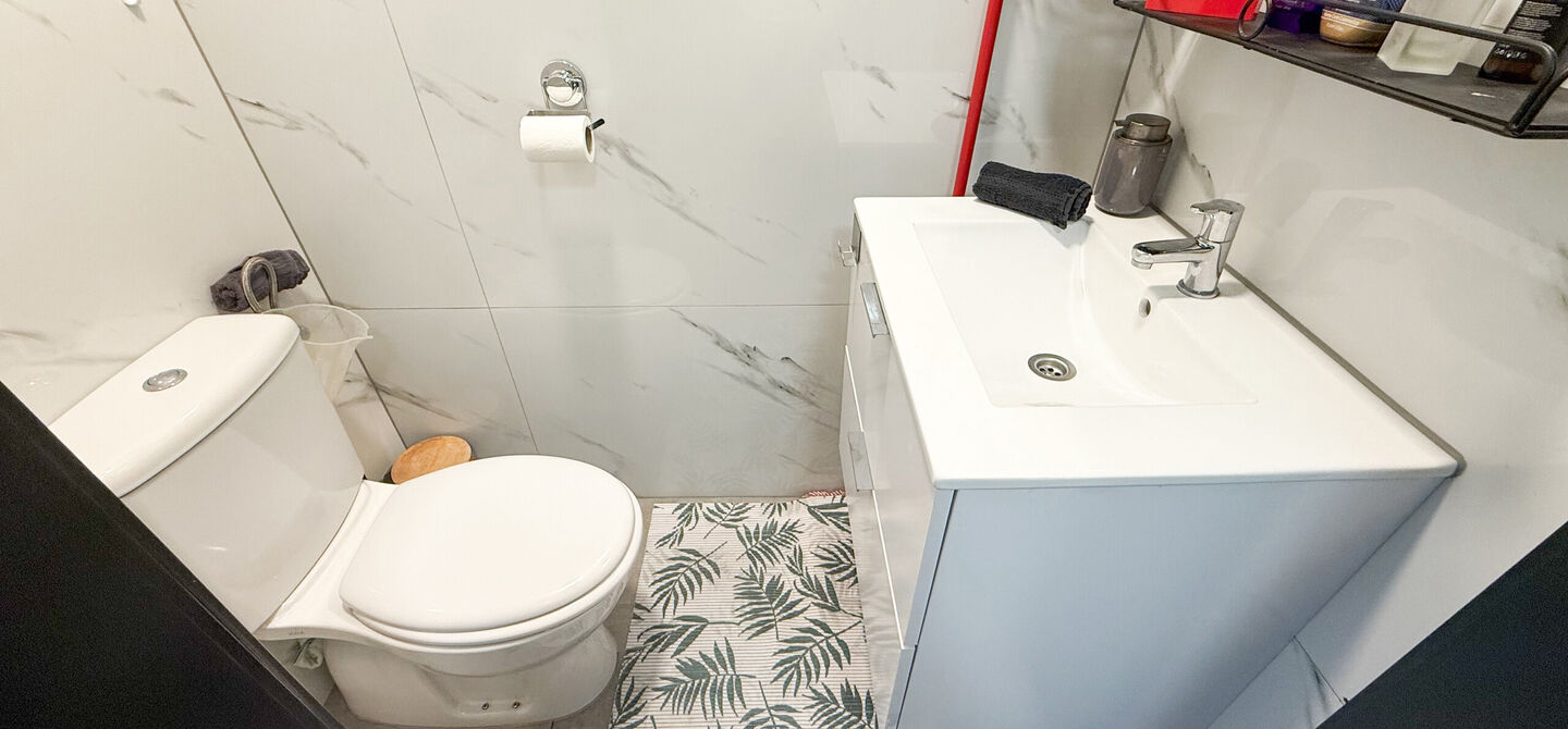 Bij ImmoFusion 7/7 “open huis” : klik op onze 3D-TOUR.
Ervaar vastgoed alsof je er zelf doorloopt!

Stap binnen in deze quasi-nieuwe woning (2021) gelegen in een rustige doodlopende straat in Balen. Met drie ruime slaapkamers, een grote open keuken en