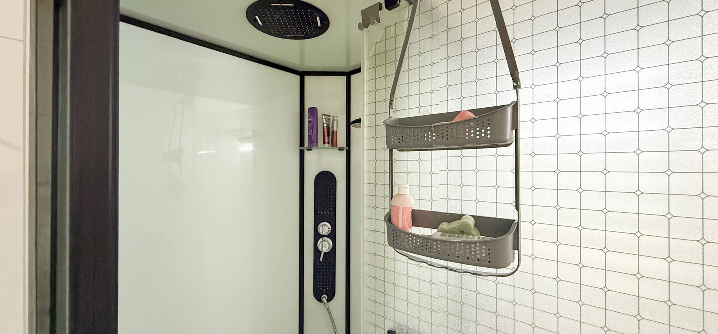 Bij ImmoFusion 7/7 “open huis” : klik op onze 3D-TOUR.
Ervaar vastgoed alsof je er zelf doorloopt!

Stap binnen in deze quasi-nieuwe woning (2021) gelegen in een rustige doodlopende straat in Balen. Met drie ruime slaapkamers, een grote open keuken en