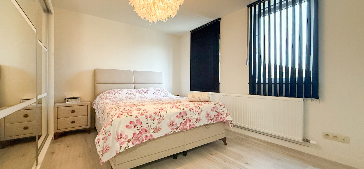 Bij ImmoFusion 7/7 “open huis” : klik op onze 3D-TOUR.
Ervaar vastgoed alsof je er zelf doorloopt!

Stap binnen in deze quasi-nieuwe woning (2021) gelegen in een rustige doodlopende straat in Balen. Met drie ruime slaapkamers, een grote open keuken en