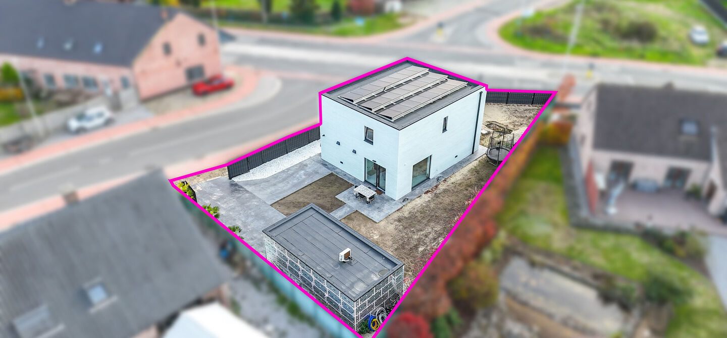 Bij ImmoFusion 7/7 “open huis”: klik op onze 3D-TOUR.
Ervaar vastgoed alsof je er zelf doorloopt!
Stap binnen in deze uitzonderlijk moderne nieuwbouwwoning (2024), ideaal gelegen als open bebouwing op een ruim hoekperceel van 528m² in Koersel. Deze