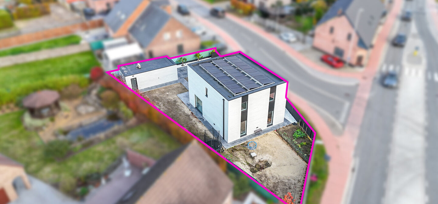Bij ImmoFusion 7/7 “open huis”: klik op onze 3D-TOUR.
Ervaar vastgoed alsof je er zelf doorloopt!
Stap binnen in deze uitzonderlijk moderne nieuwbouwwoning (2024), ideaal gelegen als open bebouwing op een ruim hoekperceel van 528m² in Koersel. Deze