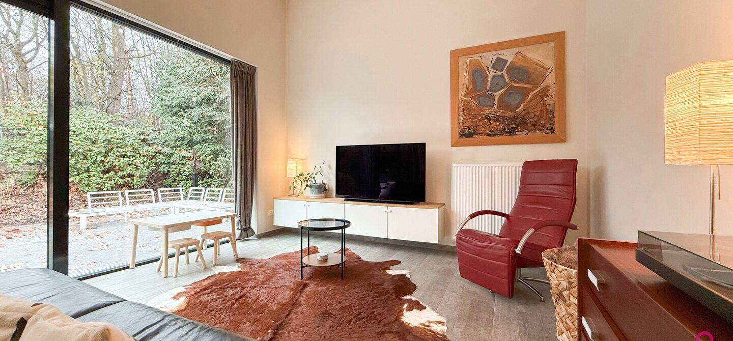 Bij ImmoFusion 7/7 “open huis” : klik op onze 3D-TOUR.
Ervaar vastgoed alsof je er zelf doorloopt!

Stap binnen in deze indrukwekkende halfopen bebouwing, quasi nieuw, gelegen in een rustige woonwijk van Beringen. Met een bewoonbare oppervlakte van 14