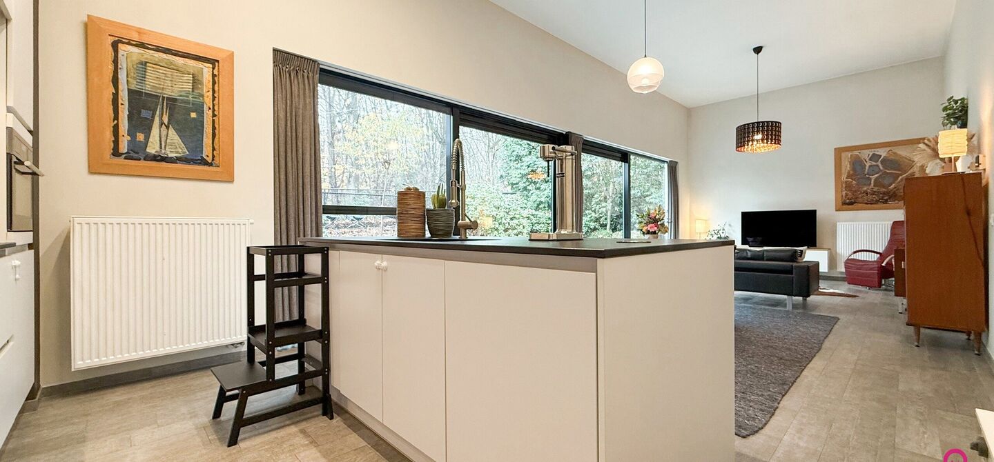 Bij ImmoFusion 7/7 “open huis” : klik op onze 3D-TOUR.
Ervaar vastgoed alsof je er zelf doorloopt!

Stap binnen in deze indrukwekkende halfopen bebouwing, quasi nieuw, gelegen in een rustige woonwijk van Beringen. Met een bewoonbare oppervlakte van 14