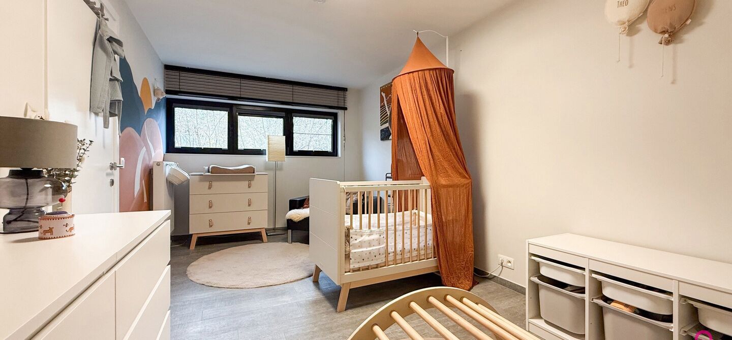 Bij ImmoFusion 7/7 “open huis” : klik op onze 3D-TOUR.
Ervaar vastgoed alsof je er zelf doorloopt!

Stap binnen in deze indrukwekkende halfopen bebouwing, quasi nieuw, gelegen in een rustige woonwijk van Beringen. Met een bewoonbare oppervlakte van 14