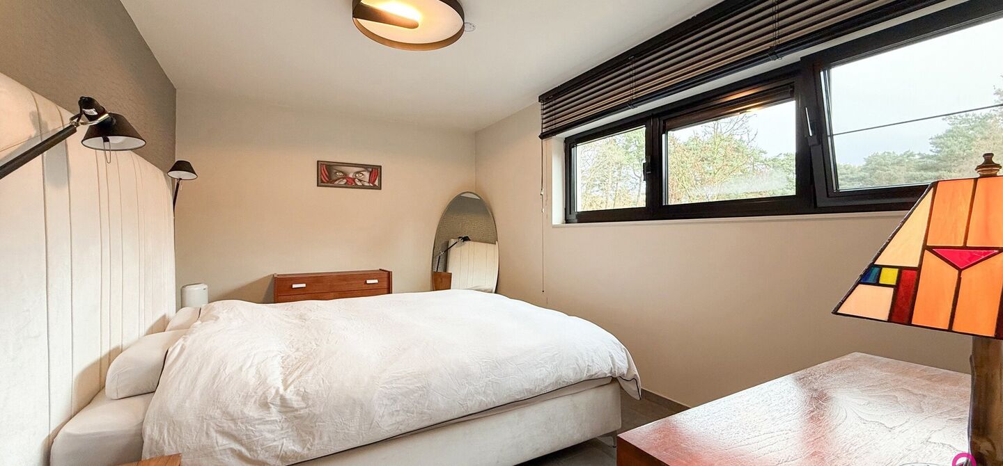 Bij ImmoFusion 7/7 “open huis” : klik op onze 3D-TOUR.
Ervaar vastgoed alsof je er zelf doorloopt!

Stap binnen in deze indrukwekkende halfopen bebouwing, quasi nieuw, gelegen in een rustige woonwijk van Beringen. Met een bewoonbare oppervlakte van 14