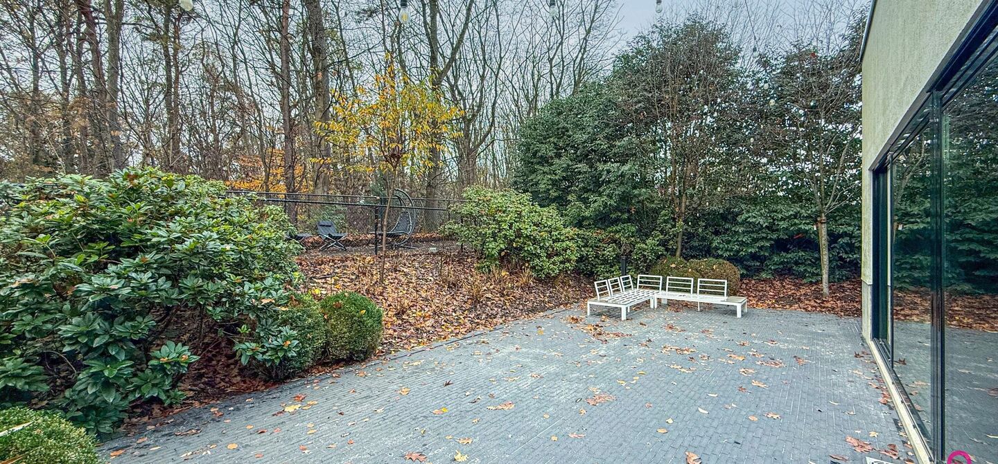 Bij ImmoFusion 7/7 “open huis” : klik op onze 3D-TOUR.
Ervaar vastgoed alsof je er zelf doorloopt!

Stap binnen in deze indrukwekkende halfopen bebouwing, quasi nieuw, gelegen in een rustige woonwijk van Beringen. Met een bewoonbare oppervlakte van 14