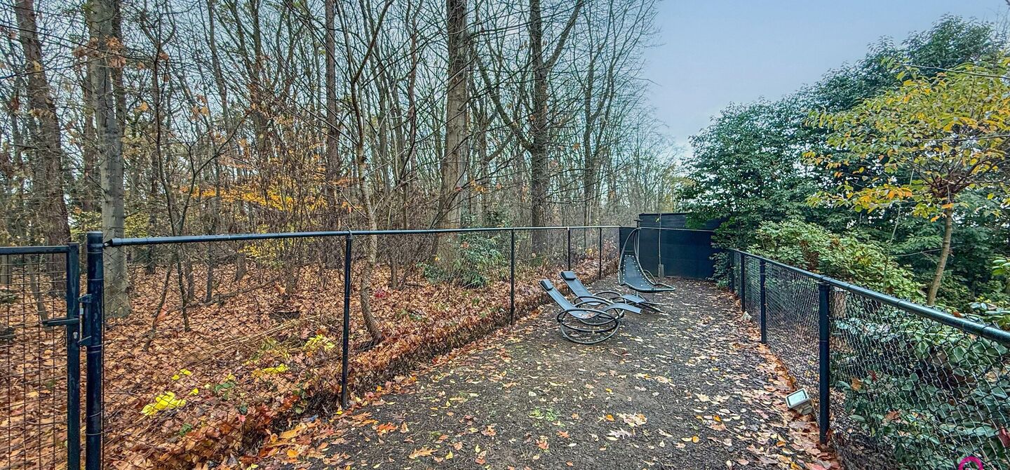 Bij ImmoFusion 7/7 “open huis” : klik op onze 3D-TOUR.
Ervaar vastgoed alsof je er zelf doorloopt!

Stap binnen in deze indrukwekkende halfopen bebouwing, quasi nieuw, gelegen in een rustige woonwijk van Beringen. Met een bewoonbare oppervlakte van 14