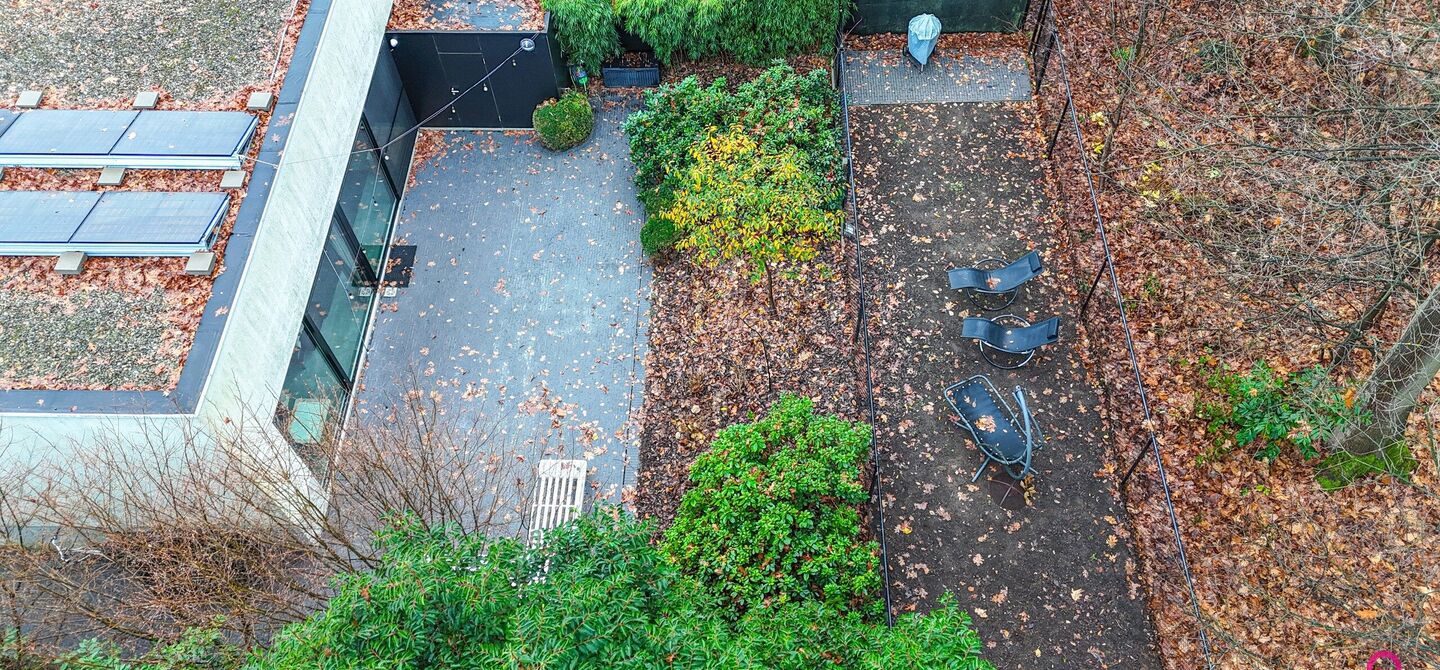 Bij ImmoFusion 7/7 “open huis” : klik op onze 3D-TOUR.
Ervaar vastgoed alsof je er zelf doorloopt!

Stap binnen in deze indrukwekkende halfopen bebouwing, quasi nieuw, gelegen in een rustige woonwijk van Beringen. Met een bewoonbare oppervlakte van 14