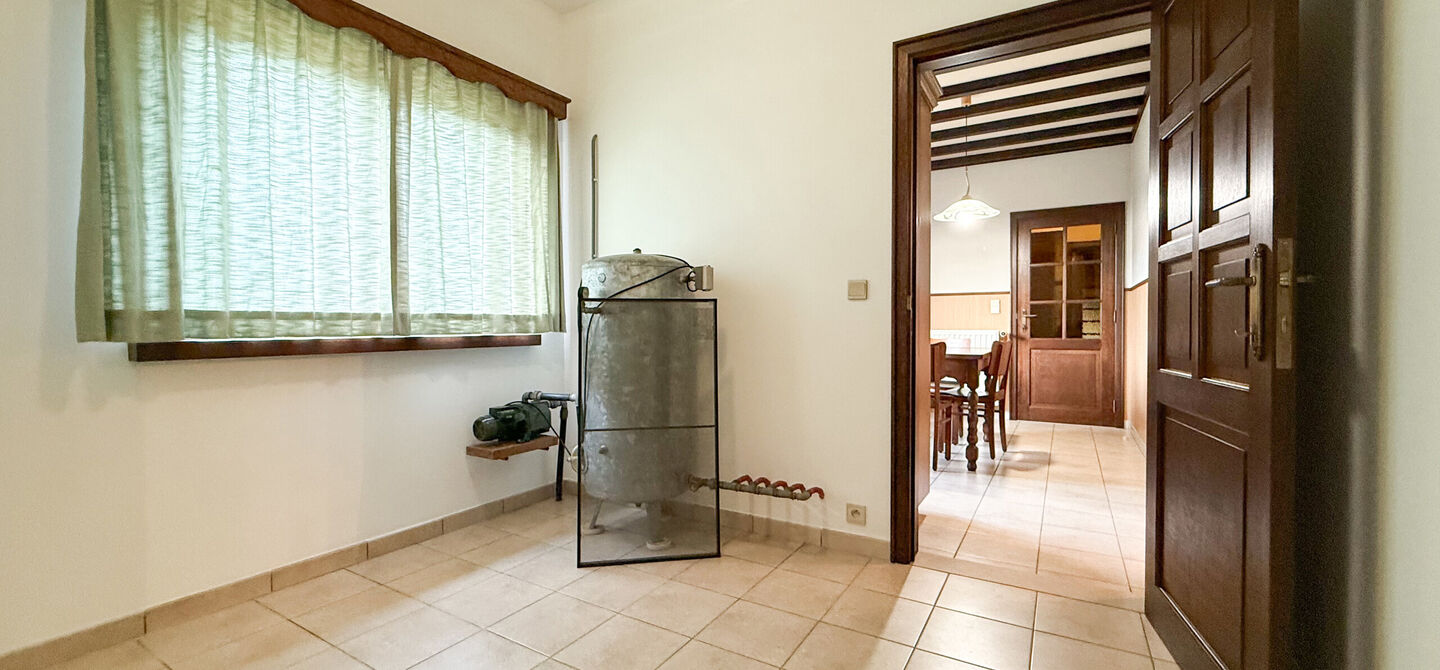 Bij ImmoFusion 7/7 “open huis”: klik op onze 3D-TOUR.
Ervaar vastgoed alsof je er zelf doorloopt!

Ontdek deze uitzonderlijk gelegen vrijstaande woning in de rustige, bosrijke omgeving van Paal. Wie houdt van natuur, privacy en een fenomenale perceelo