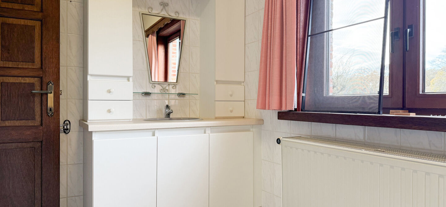 Bij ImmoFusion 7/7 “open huis”: klik op onze 3D-TOUR.
Ervaar vastgoed alsof je er zelf doorloopt!

Ontdek deze uitzonderlijk gelegen vrijstaande woning in de rustige, bosrijke omgeving van Paal. Wie houdt van natuur, privacy en een fenomenale perceelo