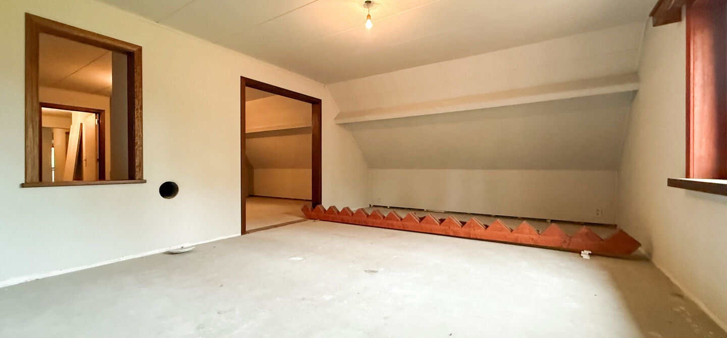 Bij ImmoFusion 7/7 “open huis”: klik op onze 3D-TOUR.
Ervaar vastgoed alsof je er zelf doorloopt!

Ontdek deze uitzonderlijk gelegen vrijstaande woning in de rustige, bosrijke omgeving van Paal. Wie houdt van natuur, privacy en een fenomenale perceelo