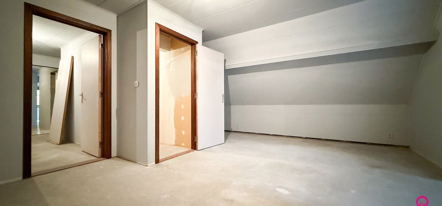 Bij ImmoFusion 7/7 “open huis”: klik op onze 3D-TOUR.
Ervaar vastgoed alsof je er zelf doorloopt!

Ontdek deze uitzonderlijk gelegen vrijstaande woning in de rustige, bosrijke omgeving van Paal. Wie houdt van natuur, privacy en een fenomenale perceelo