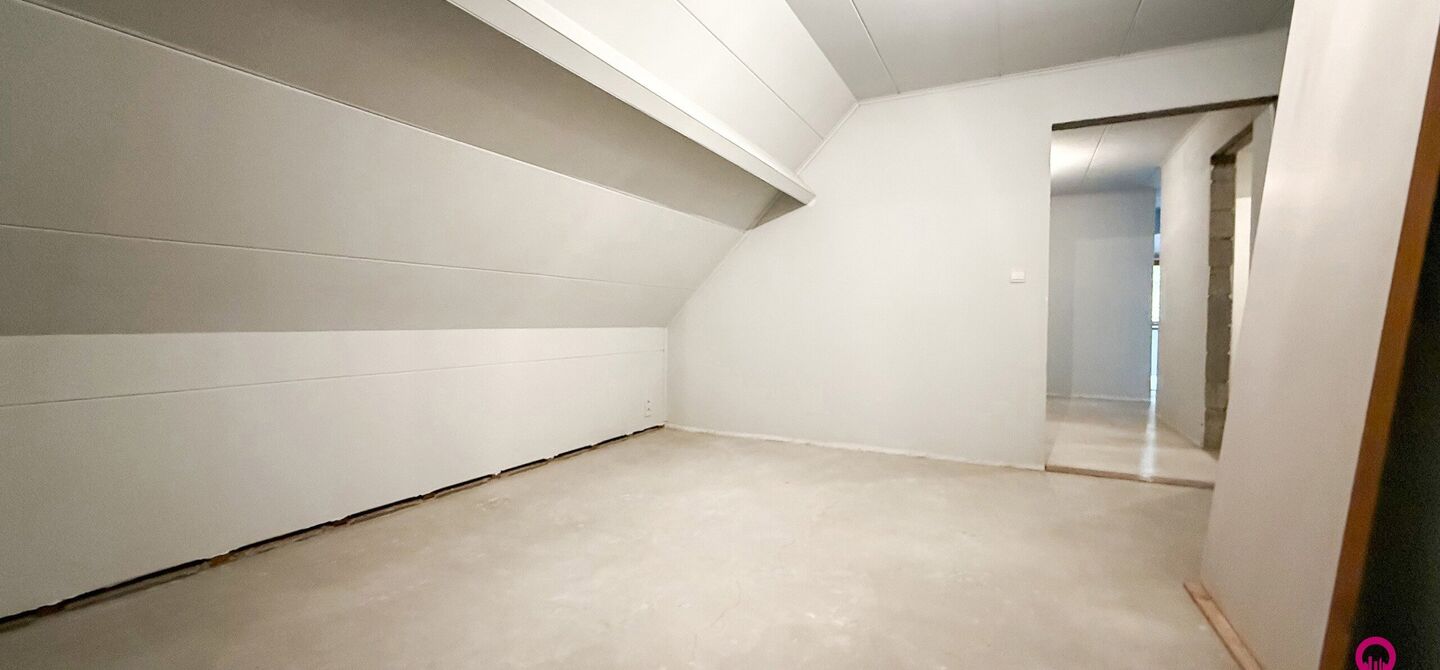 Bij ImmoFusion 7/7 “open huis”: klik op onze 3D-TOUR.
Ervaar vastgoed alsof je er zelf doorloopt!

Ontdek deze uitzonderlijk gelegen vrijstaande woning in de rustige, bosrijke omgeving van Paal. Wie houdt van natuur, privacy en een fenomenale perceelo