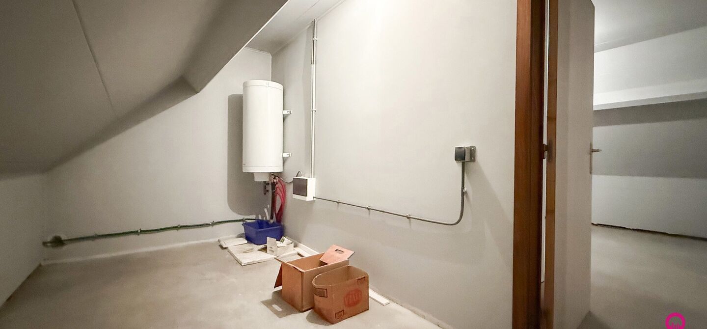 Bij ImmoFusion 7/7 “open huis”: klik op onze 3D-TOUR.
Ervaar vastgoed alsof je er zelf doorloopt!

Ontdek deze uitzonderlijk gelegen vrijstaande woning in de rustige, bosrijke omgeving van Paal. Wie houdt van natuur, privacy en een fenomenale perceelo