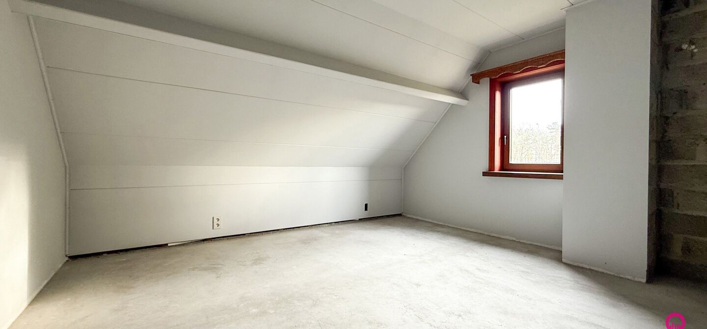 Bij ImmoFusion 7/7 “open huis”: klik op onze 3D-TOUR.
Ervaar vastgoed alsof je er zelf doorloopt!

Ontdek deze uitzonderlijk gelegen vrijstaande woning in de rustige, bosrijke omgeving van Paal. Wie houdt van natuur, privacy en een fenomenale perceelo