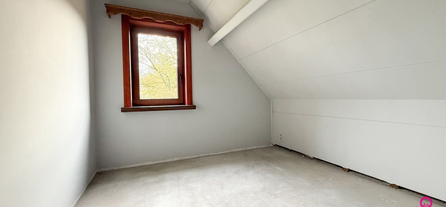 Bij ImmoFusion 7/7 “open huis”: klik op onze 3D-TOUR.
Ervaar vastgoed alsof je er zelf doorloopt!

Ontdek deze uitzonderlijk gelegen vrijstaande woning in de rustige, bosrijke omgeving van Paal. Wie houdt van natuur, privacy en een fenomenale perceelo