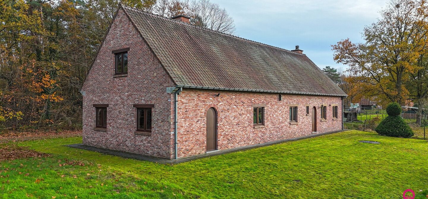 Bij ImmoFusion 7/7 “open huis”: klik op onze 3D-TOUR.
Ervaar vastgoed alsof je er zelf doorloopt!

Ontdek deze uitzonderlijk gelegen vrijstaande woning in de rustige, bosrijke omgeving van Paal. Wie houdt van natuur, privacy en een fenomenale perceelo