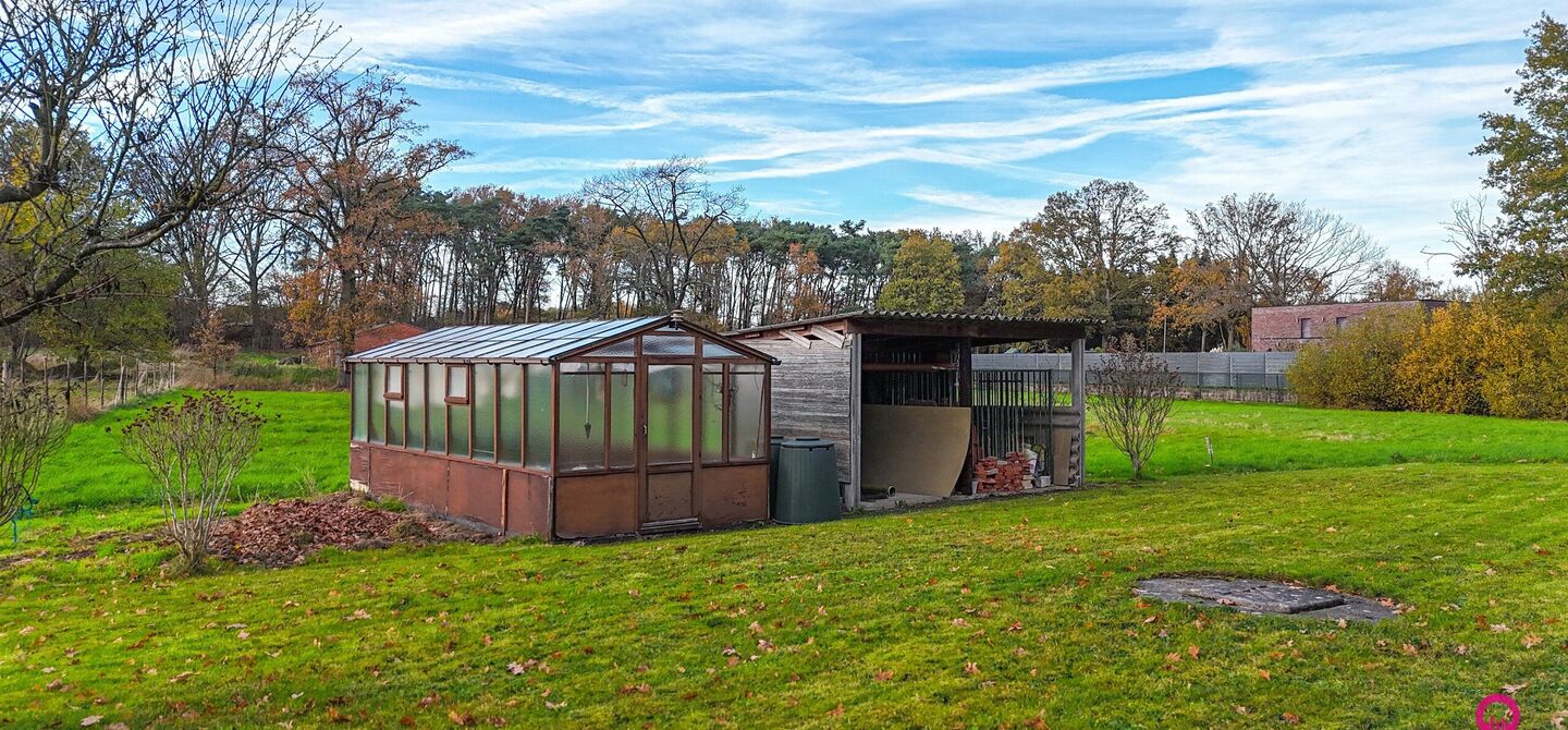 Bij ImmoFusion 7/7 “open huis”: klik op onze 3D-TOUR.
Ervaar vastgoed alsof je er zelf doorloopt!

Ontdek deze uitzonderlijk gelegen vrijstaande woning in de rustige, bosrijke omgeving van Paal. Wie houdt van natuur, privacy en een fenomenale perceelo