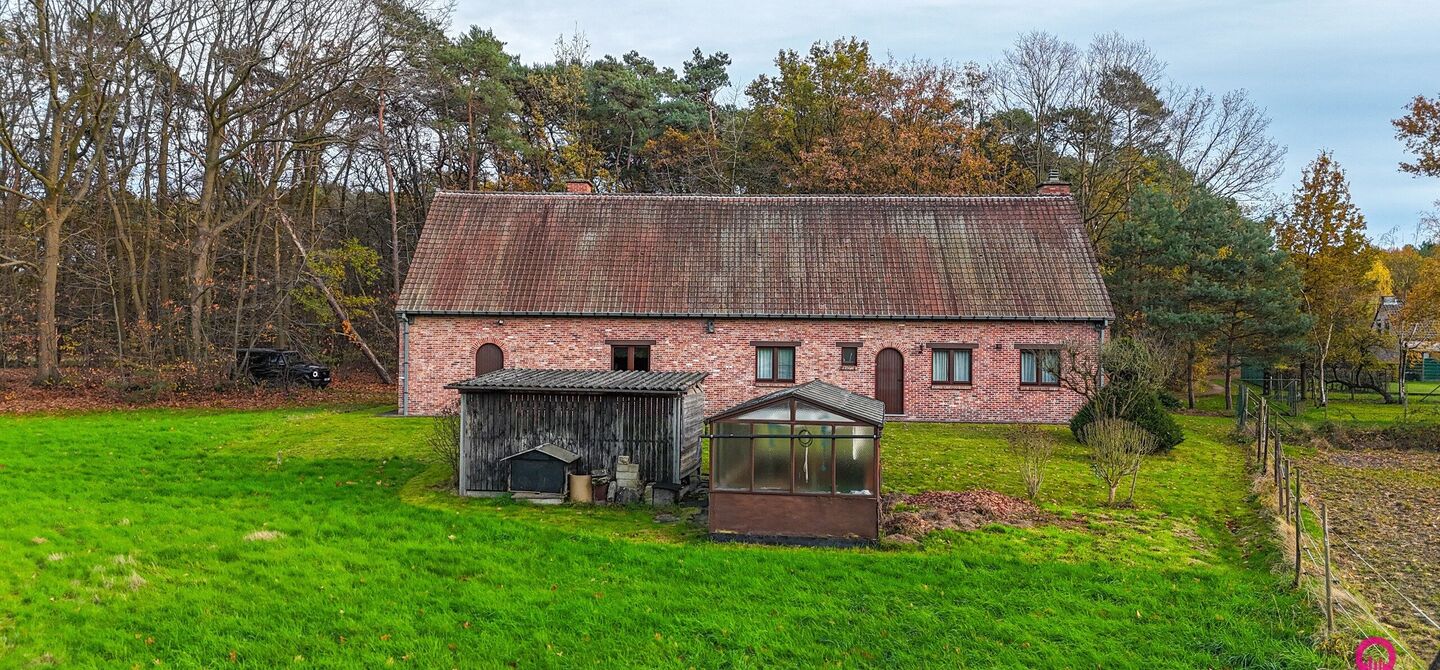 Bij ImmoFusion 7/7 “open huis”: klik op onze 3D-TOUR.
Ervaar vastgoed alsof je er zelf doorloopt!

Ontdek deze uitzonderlijk gelegen vrijstaande woning in de rustige, bosrijke omgeving van Paal. Wie houdt van natuur, privacy en een fenomenale perceelo