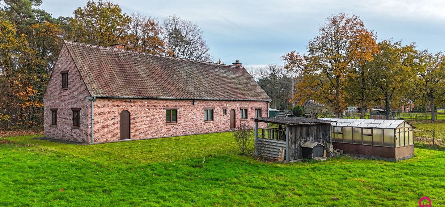 Bij ImmoFusion 7/7 “open huis”: klik op onze 3D-TOUR.
Ervaar vastgoed alsof je er zelf doorloopt!

Ontdek deze uitzonderlijk gelegen vrijstaande woning in de rustige, bosrijke omgeving van Paal. Wie houdt van natuur, privacy en een fenomenale perceelo