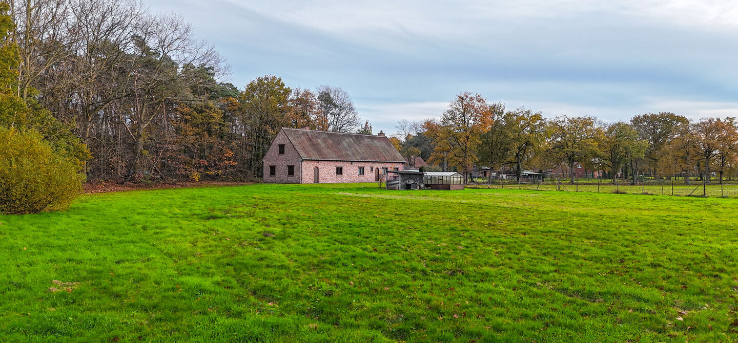 Bij ImmoFusion 7/7 “open huis”: klik op onze 3D-TOUR.
Ervaar vastgoed alsof je er zelf doorloopt!

Ontdek deze uitzonderlijk gelegen vrijstaande woning in de rustige, bosrijke omgeving van Paal. Wie houdt van natuur, privacy en een fenomenale perceelo