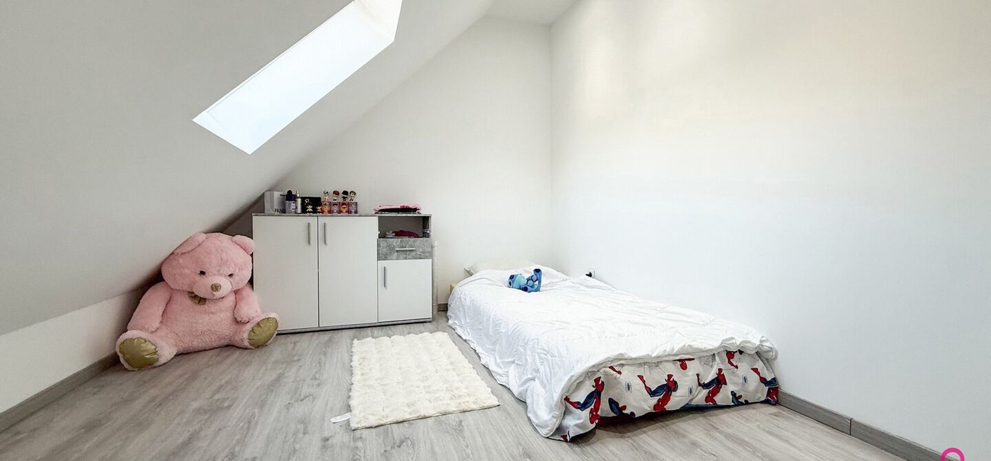 Bij ImmoFusion 7/7 &ldquo;open huis&rdquo;: klik op onze 3D-TOUR.
Ervaar vastgoed alsof je er zelf doorloopt!

Ontdek deze indrukwekkende open bebouwing in de Tervantstraat 198 te Paal, een woning die in 2025 een volledige transformatie kreeg en vandaag bijna als