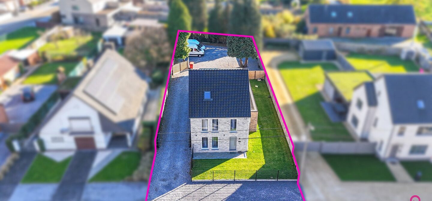 Bij ImmoFusion 7/7 &ldquo;open huis&rdquo;: klik op onze 3D-TOUR.
Ervaar vastgoed alsof je er zelf doorloopt!

Ontdek deze indrukwekkende open bebouwing in de Tervantstraat 198 te Paal, een woning die in 2025 een volledige transformatie kreeg en vandaag bijna als