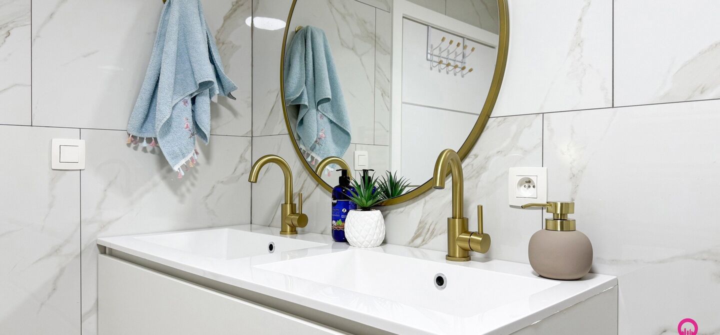 Bij ImmoFusion 7/7 &ldquo;open huis&rdquo; : klik op onze 3D-TOUR.

Ervaar vastgoed alsof je er zelf doorloopt!

Stap binnen in deze prachtig gerenoveerde woning uit 2024, gelegen in een rustige doodlopende straat langs het kanaal van Beringen. Met een bewoonbare