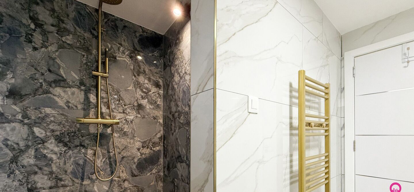 Bij ImmoFusion 7/7 &ldquo;open huis&rdquo; : klik op onze 3D-TOUR.

Ervaar vastgoed alsof je er zelf doorloopt!

Stap binnen in deze prachtig gerenoveerde woning uit 2024, gelegen in een rustige doodlopende straat langs het kanaal van Beringen. Met een bewoonbare