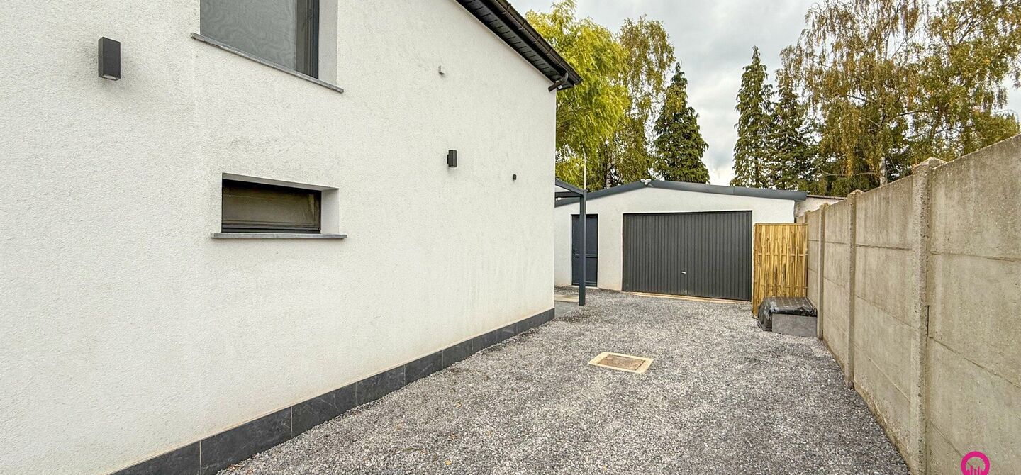 Bij ImmoFusion 7/7 &ldquo;open huis&rdquo; : klik op onze 3D-TOUR.

Ervaar vastgoed alsof je er zelf doorloopt!

Stap binnen in deze prachtig gerenoveerde woning uit 2024, gelegen in een rustige doodlopende straat langs het kanaal van Beringen. Met een bewoonbare