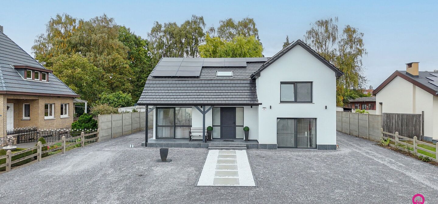 Bij ImmoFusion 7/7 &ldquo;open huis&rdquo; : klik op onze 3D-TOUR.

Ervaar vastgoed alsof je er zelf doorloopt!

Stap binnen in deze prachtig gerenoveerde woning uit 2024, gelegen in een rustige doodlopende straat langs het kanaal van Beringen. Met een bewoonbare