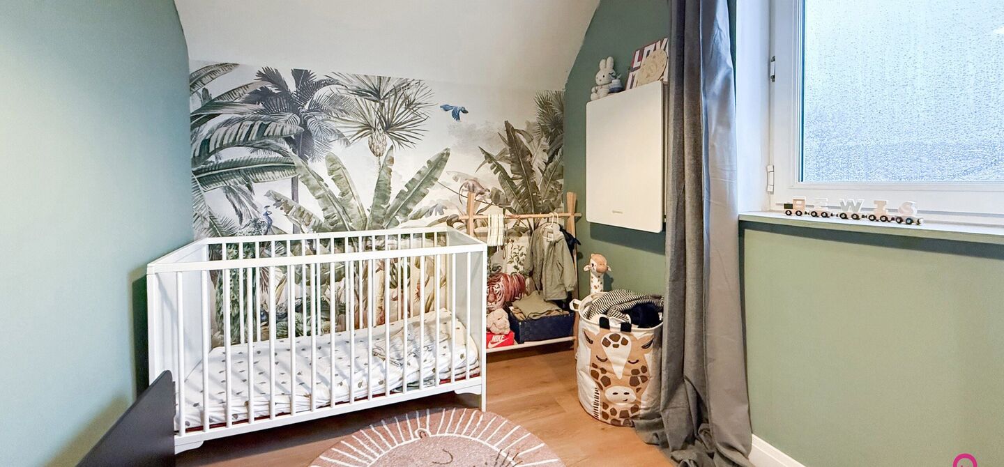 Bij ImmoFusion 7/7 “open huis” : klik op onze 3D-TOUR.
Ervaar vastgoed alsof je er zelf doorloopt!
Welkom in deze charmante open bebouwing, gelegen in een rustige straat nabij het gezellige Koersel Kapelleke en het centrum van Koersel. Deze woning co