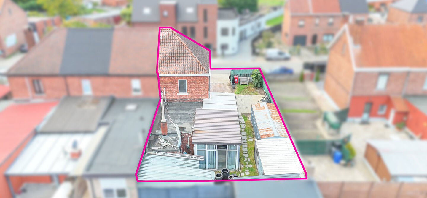 Bij ImmoFusion 7/7 “open huis”: klik op onze 3D-TOUR.
Ervaar vastgoed alsof je er zelf doorloopt!
Ontdek deze charmante halfopen woning aan de Tennisstraat 17 in Beringen, waar comfort, karakter en recente renovaties samenkomen. Dankzij de grondige v