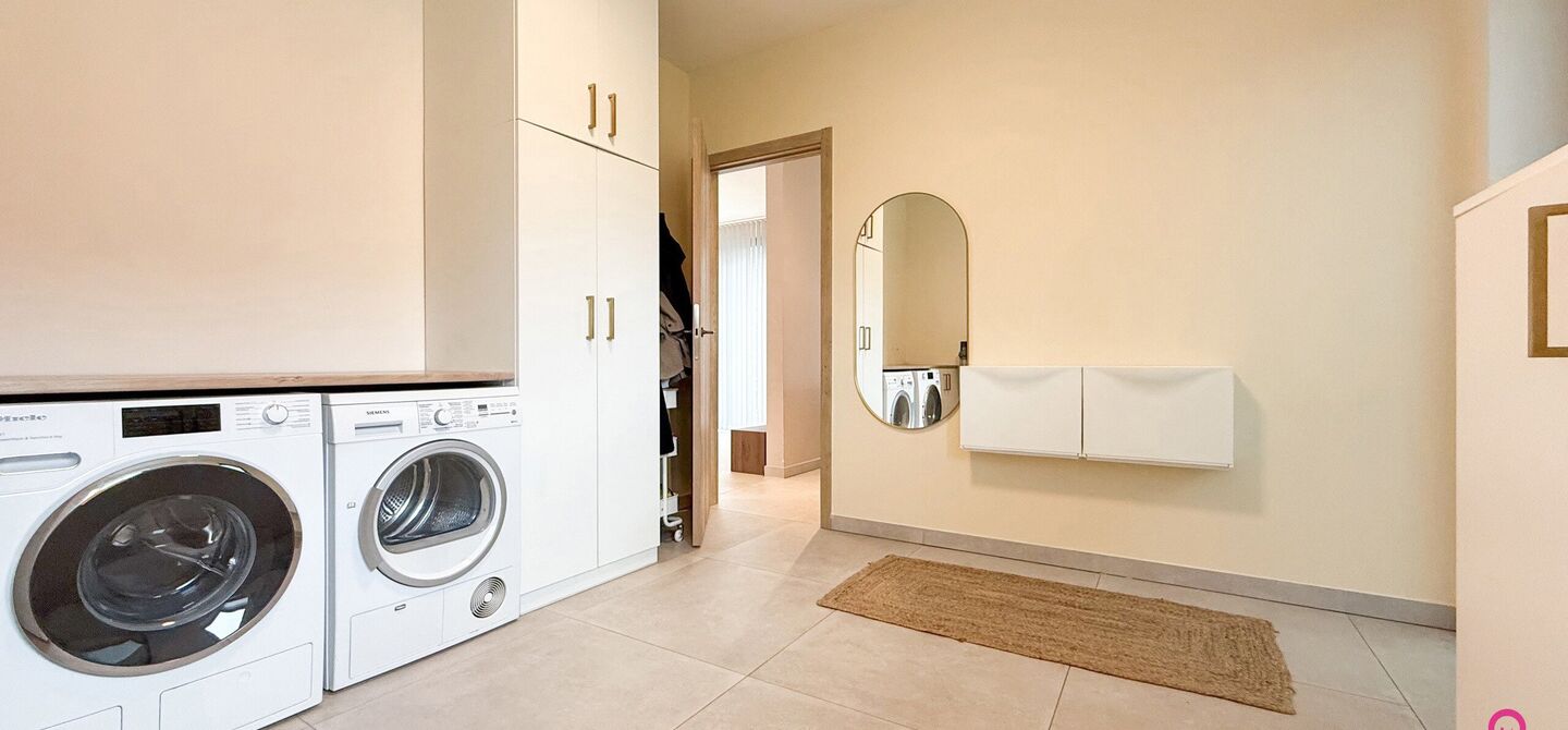 Bij ImmoFusion 7/7 &ldquo;open huis&rdquo; : klik op onze 3D-TOUR.
Ervaar vastgoed alsof je er zelf doorloopt!

Welkom in deze uitzonderlijke open bebouwing, gelegen op Witte Weg 18 te Koersel, waar moderne architectuur, ruimte en comfort naadloos samenvloeien. D