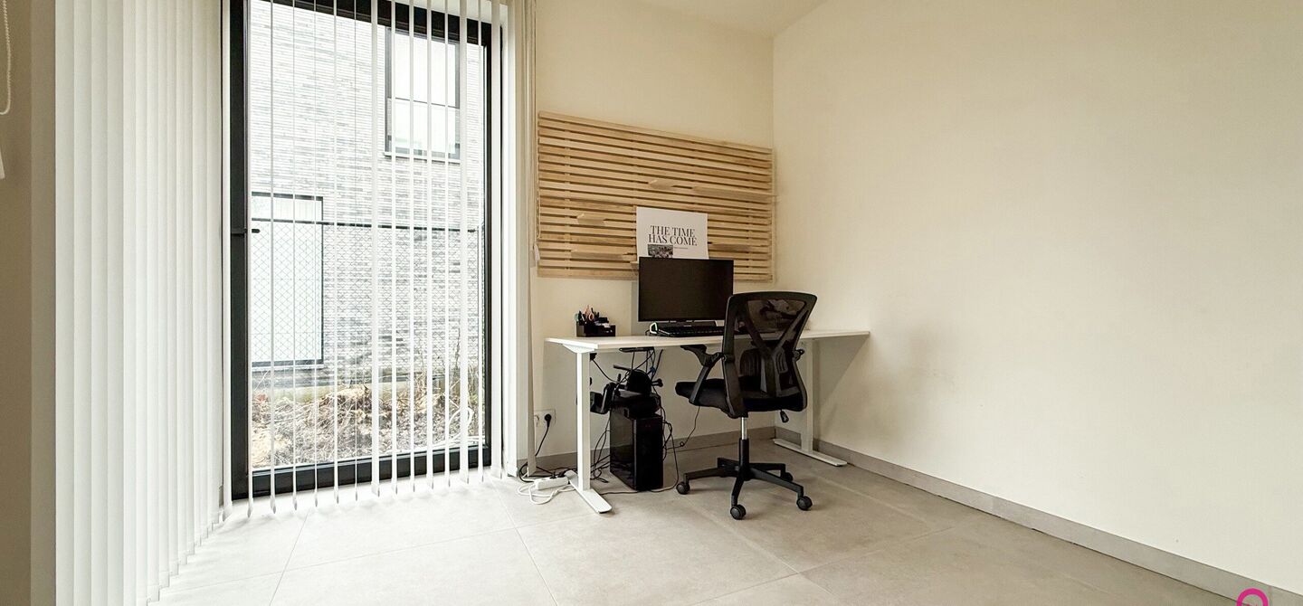 Bij ImmoFusion 7/7 &ldquo;open huis&rdquo; : klik op onze 3D-TOUR.
Ervaar vastgoed alsof je er zelf doorloopt!

Welkom in deze uitzonderlijke open bebouwing, gelegen op Witte Weg 18 te Koersel, waar moderne architectuur, ruimte en comfort naadloos samenvloeien. D