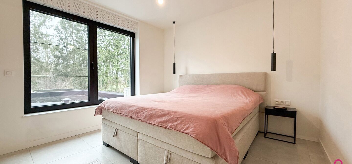 Bij ImmoFusion 7/7 &ldquo;open huis&rdquo; : klik op onze 3D-TOUR.
Ervaar vastgoed alsof je er zelf doorloopt!

Welkom in deze uitzonderlijke open bebouwing, gelegen op Witte Weg 18 te Koersel, waar moderne architectuur, ruimte en comfort naadloos samenvloeien. D