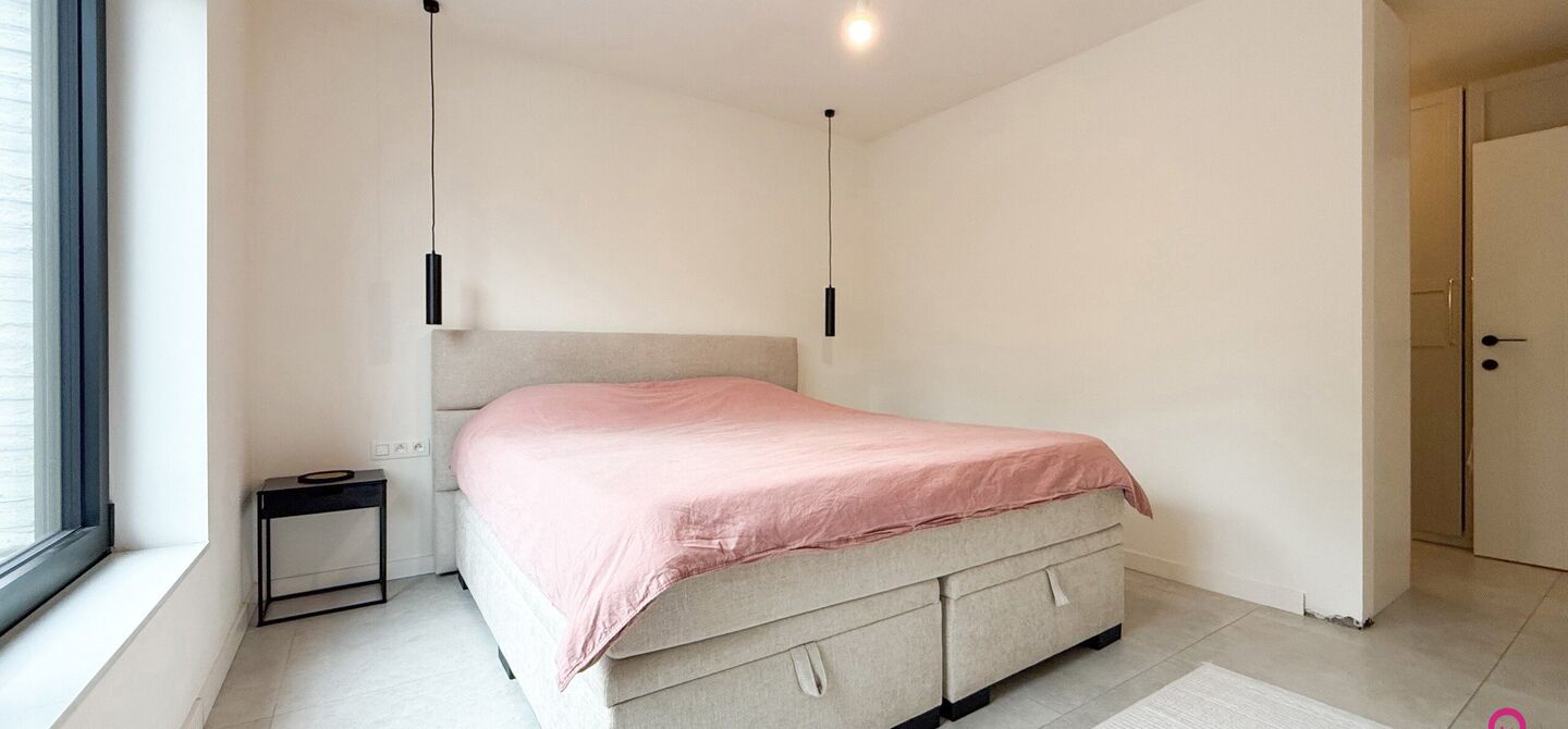 Bij ImmoFusion 7/7 &ldquo;open huis&rdquo; : klik op onze 3D-TOUR.
Ervaar vastgoed alsof je er zelf doorloopt!

Welkom in deze uitzonderlijke open bebouwing, gelegen op Witte Weg 18 te Koersel, waar moderne architectuur, ruimte en comfort naadloos samenvloeien. D