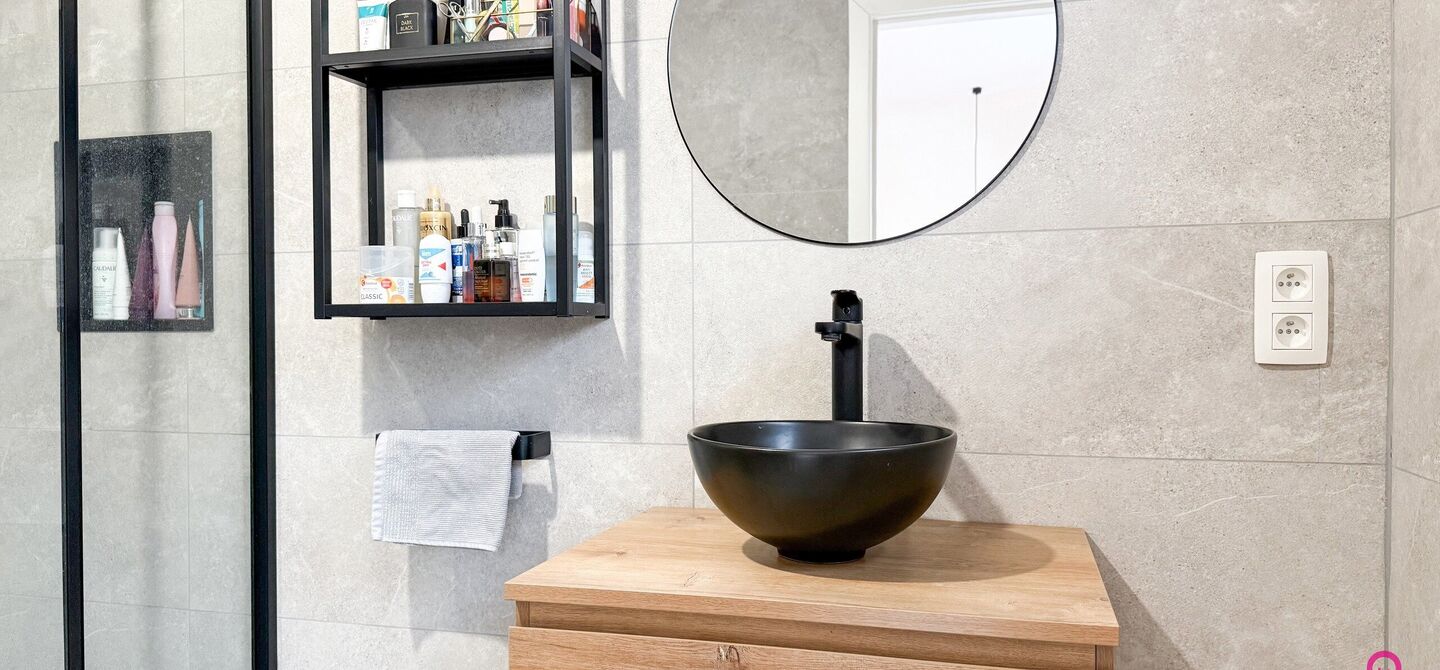 Bij ImmoFusion 7/7 &ldquo;open huis&rdquo; : klik op onze 3D-TOUR.
Ervaar vastgoed alsof je er zelf doorloopt!

Welkom in deze uitzonderlijke open bebouwing, gelegen op Witte Weg 18 te Koersel, waar moderne architectuur, ruimte en comfort naadloos samenvloeien. D