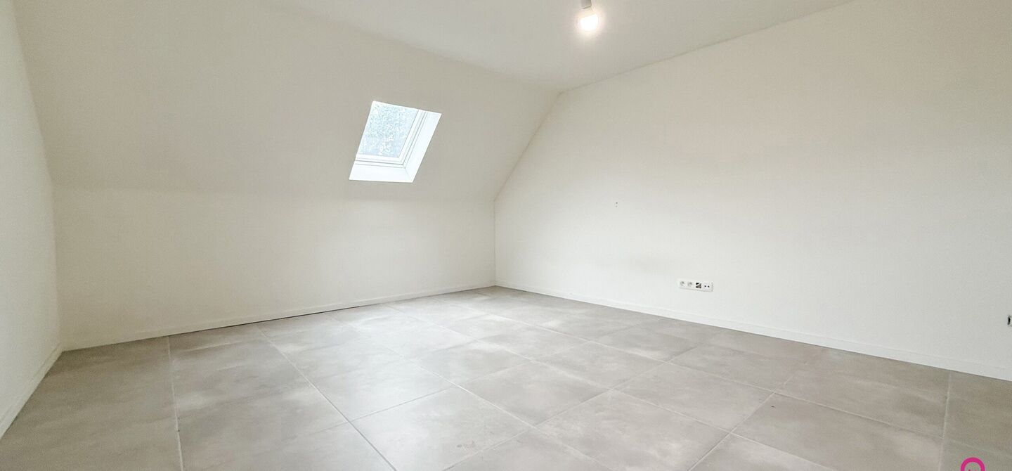 Bij ImmoFusion 7/7 &ldquo;open huis&rdquo; : klik op onze 3D-TOUR.
Ervaar vastgoed alsof je er zelf doorloopt!

Welkom in deze uitzonderlijke open bebouwing, gelegen op Witte Weg 18 te Koersel, waar moderne architectuur, ruimte en comfort naadloos samenvloeien. D