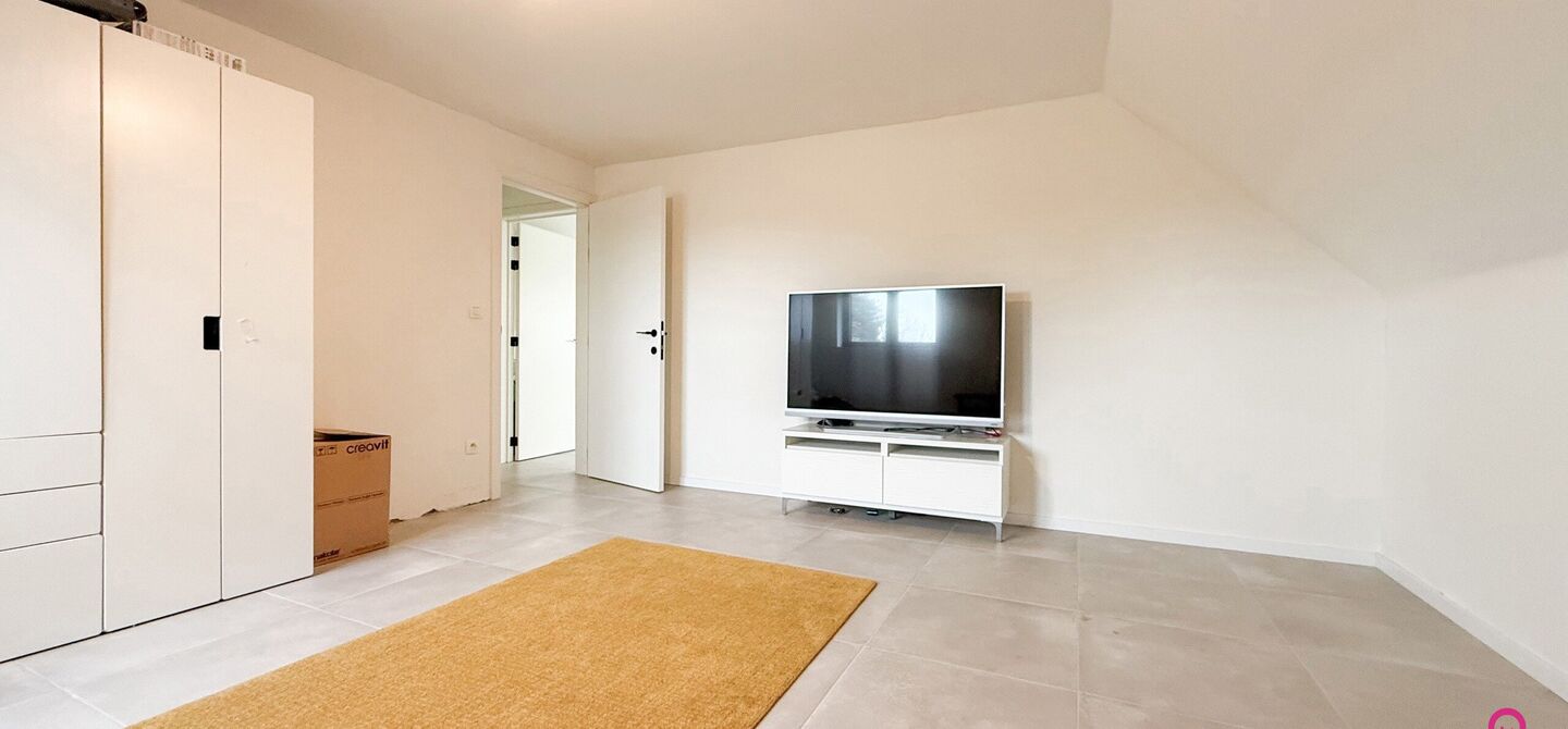 Bij ImmoFusion 7/7 &ldquo;open huis&rdquo; : klik op onze 3D-TOUR.
Ervaar vastgoed alsof je er zelf doorloopt!

Welkom in deze uitzonderlijke open bebouwing, gelegen op Witte Weg 18 te Koersel, waar moderne architectuur, ruimte en comfort naadloos samenvloeien. D