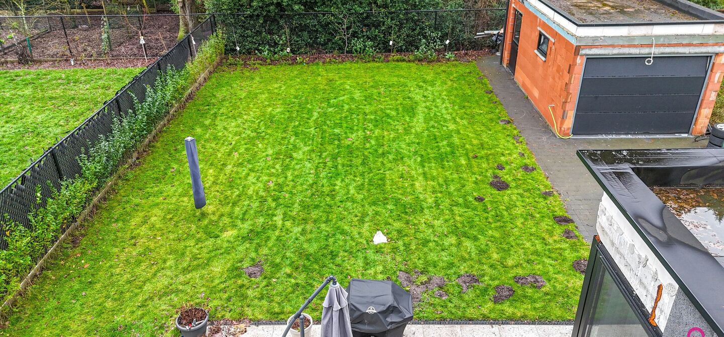 Bij ImmoFusion 7/7 &ldquo;open huis&rdquo; : klik op onze 3D-TOUR.
Ervaar vastgoed alsof je er zelf doorloopt!

Welkom in deze uitzonderlijke open bebouwing, gelegen op Witte Weg 18 te Koersel, waar moderne architectuur, ruimte en comfort naadloos samenvloeien. D