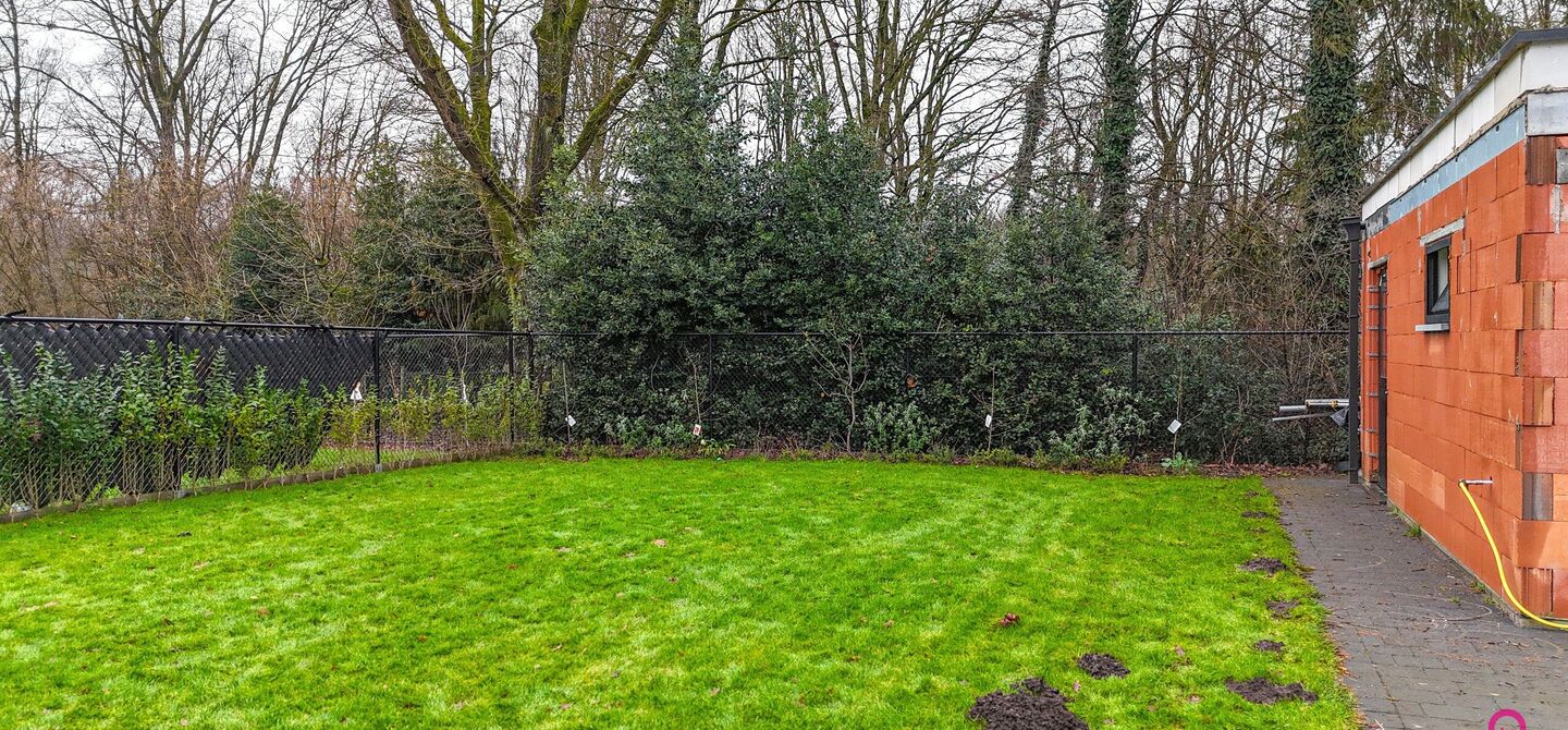 Bij ImmoFusion 7/7 &ldquo;open huis&rdquo; : klik op onze 3D-TOUR.
Ervaar vastgoed alsof je er zelf doorloopt!

Welkom in deze uitzonderlijke open bebouwing, gelegen op Witte Weg 18 te Koersel, waar moderne architectuur, ruimte en comfort naadloos samenvloeien. D