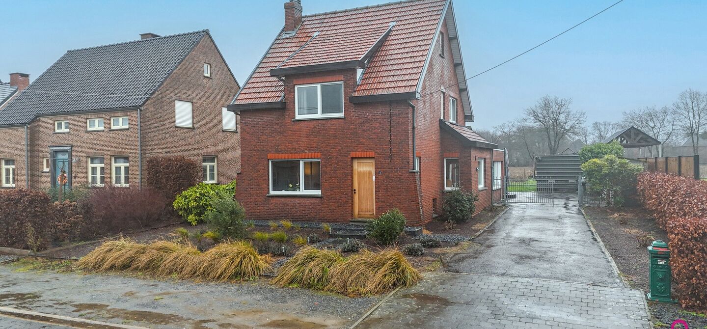Bij ImmoFusion 7/7 &ldquo;open huis&rdquo; : klik op onze 3D-TOUR.
Ervaar vastgoed alsof je er zelf doorloopt!

Welkom in deze charmante open bebouwing, gelegen in een rustige straat nabij het gezellige Koersel Kapelleke en het centrum van Koersel. Deze woning co