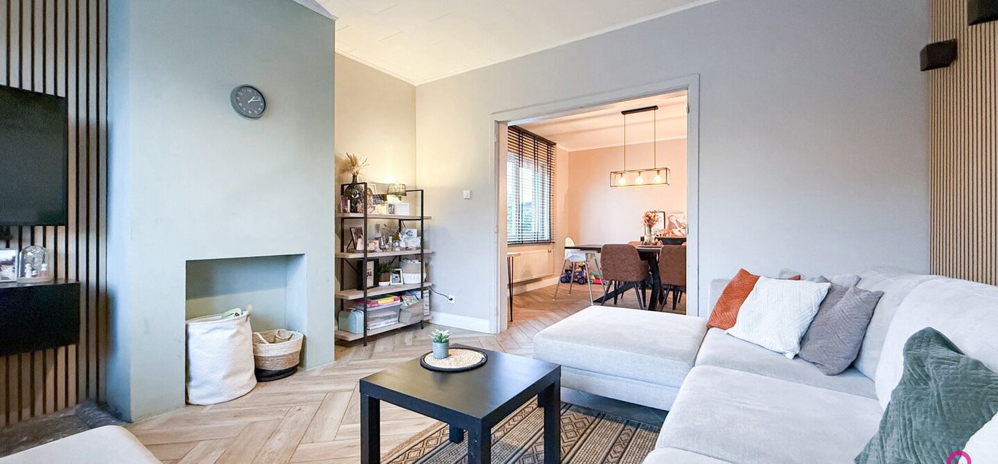 Bij ImmoFusion 7/7 &ldquo;open huis&rdquo; : klik op onze 3D-TOUR.
Ervaar vastgoed alsof je er zelf doorloopt!

Welkom in deze charmante open bebouwing, gelegen in een rustige straat nabij het gezellige Koersel Kapelleke en het centrum van Koersel. Deze woning co